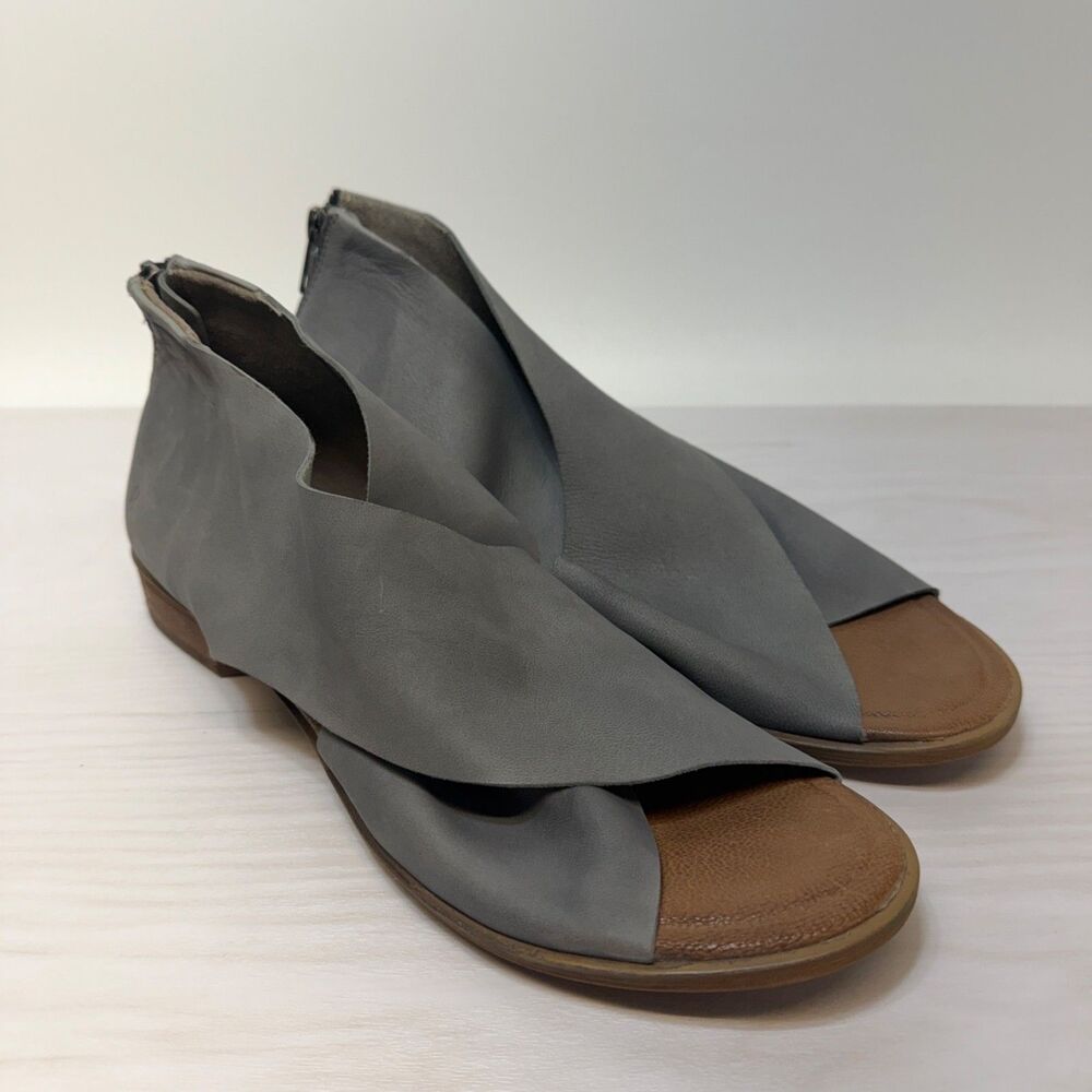 BedStuâ Betty Leather Back Zip Sandal Handcrafted Criss Cross Peep Toe Size 9